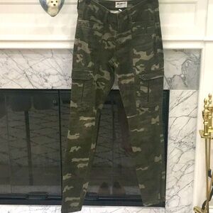William Rast Camo Cargo skinny! Sz. 26